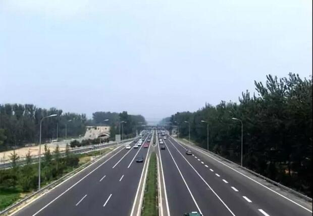 中止性踩油门的操作，，，，能让我们在行驶时省油吗？？？？？？？